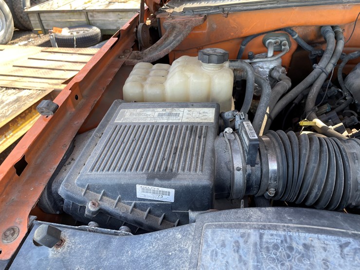 2003-chevrolet-3500-image-32