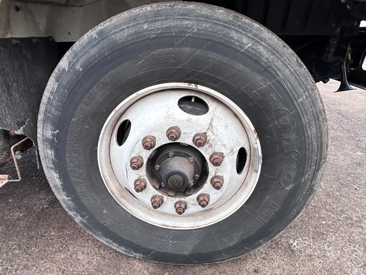 international-7400-image-77