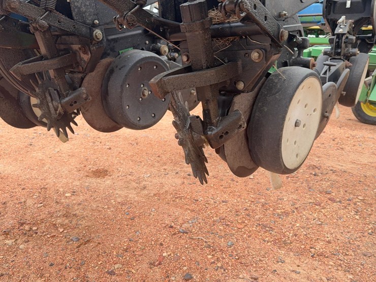 kinze-corn-planter-image-14