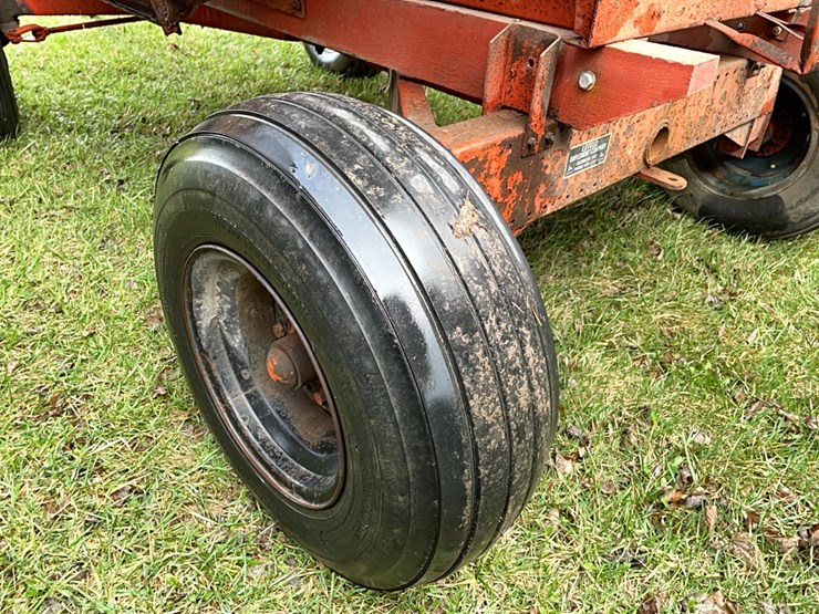 tag-#109,-200-bu-hopper-wagon-image-11