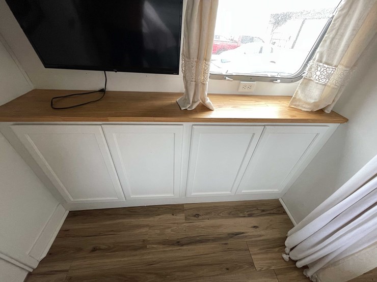 #1435-•-1978-airstream-land-yacht-31'---fully-remodeled,-road-ready-(has-wi-title)-(of)-image-35