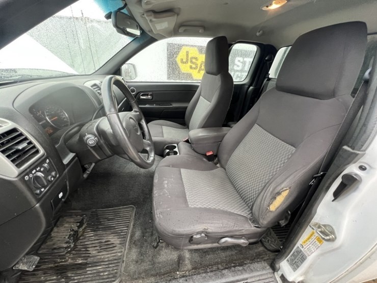 2012-chevrolet-colorado-image-24