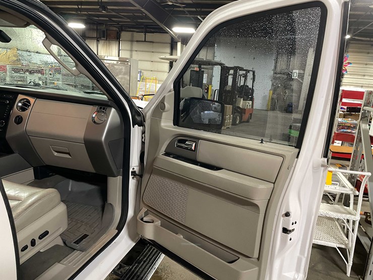 2014-ford-expedition-limited-image-35