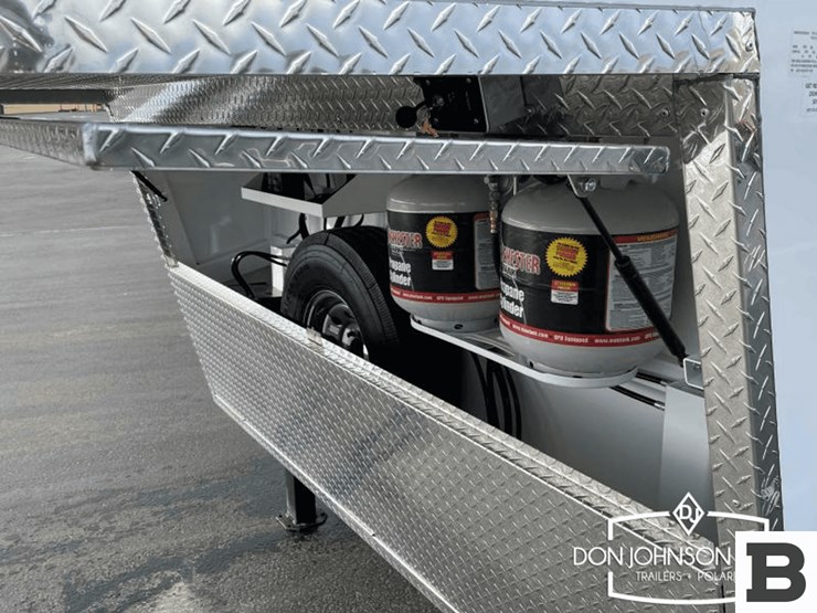 2024-trails-west-classic-lq-4-h-horse-trailer-image-12