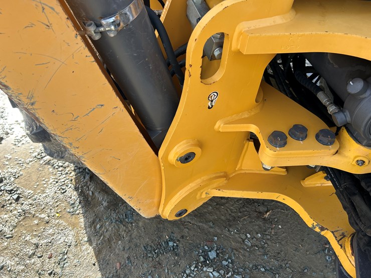 2012-volvo-bl70b-image-42