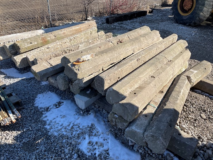 #6071-•-pallet-of-parking-spot-concrete-curbs-image-1