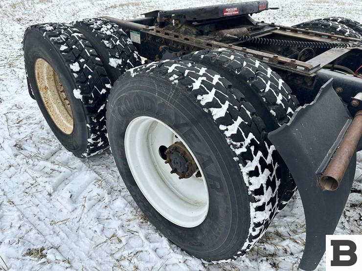 1999-freightliner-fld120-image-58