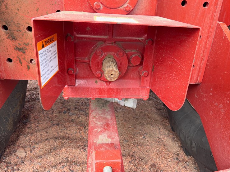 2017-versatile-375-tractor-image-19