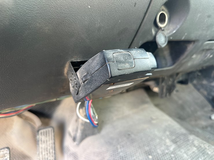 2005-gmc-3500-image-33