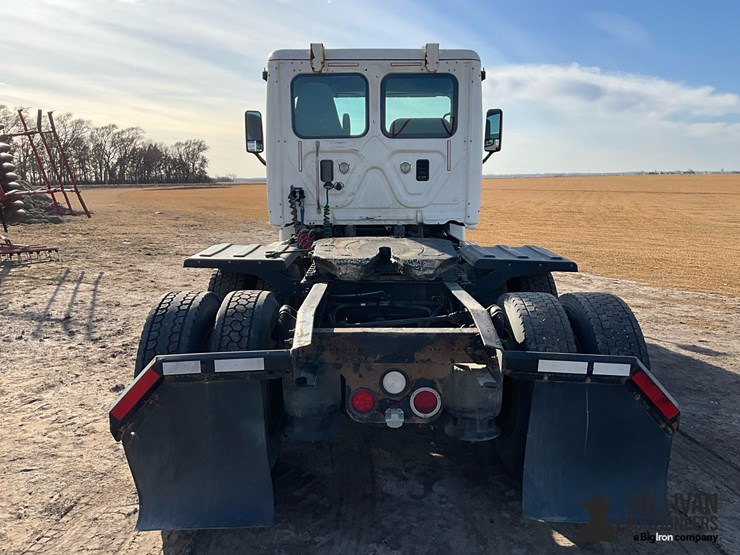 2016-freightliner-cascadia-125-image-6