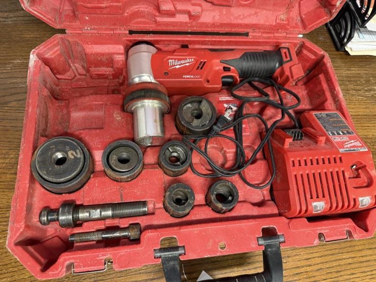 #82-•-milwaukee-m18-6-ton-knockout-tool-image-2