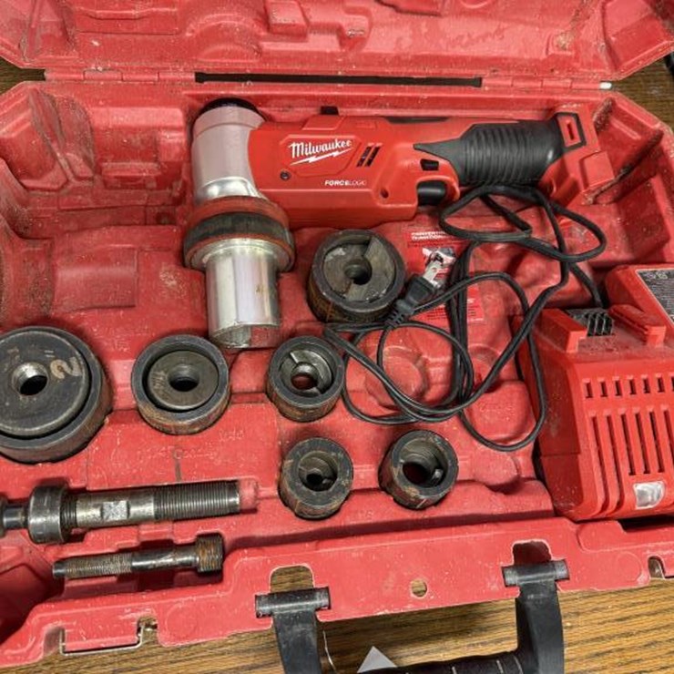 #82 • Milwaukee M18 6-Ton Knockout Tool