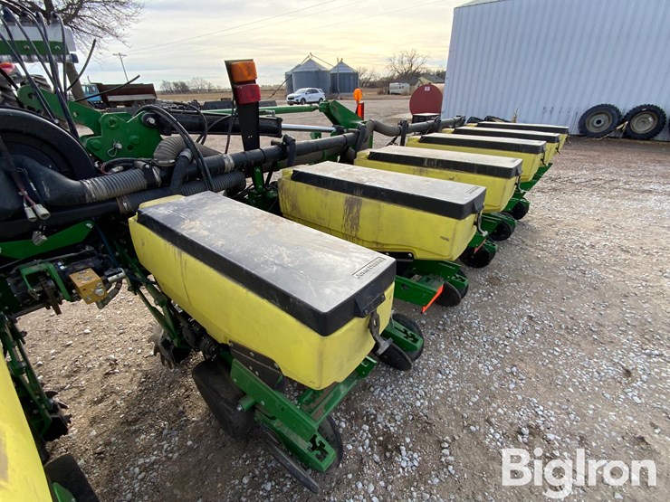 2018-john-deere-1725-image-19