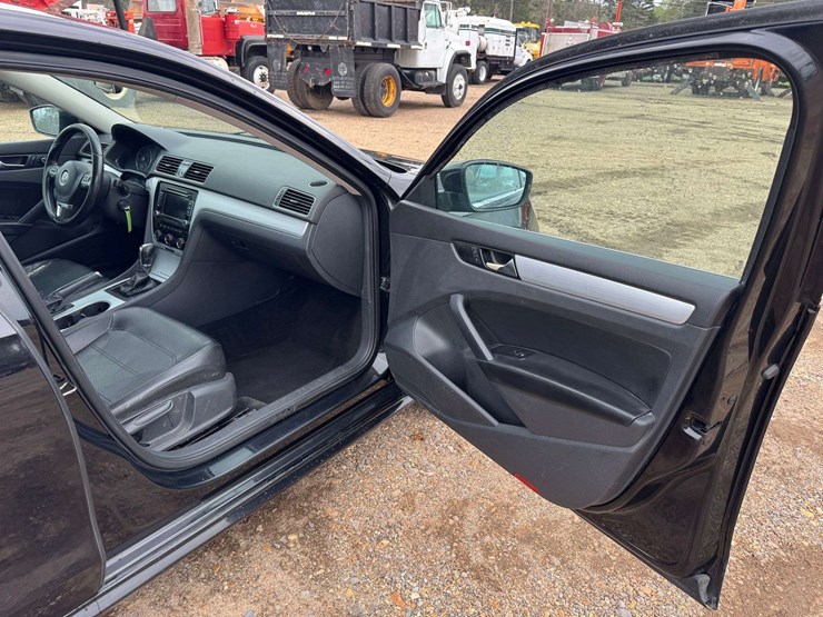 2013-volkswagen-passat-se-4-door-sedan---180,168-miles-image-15