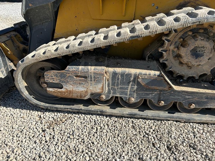 2019-deere-317g-image-18