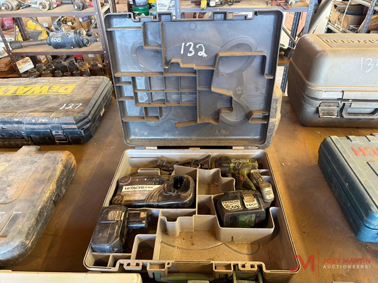 hitachi-18v-1/2"-drive-impact-wrench-w/-battery,-charger,-&-case-image-1