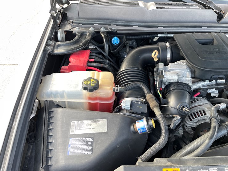 2012-chevrolet-3500hd-image-43