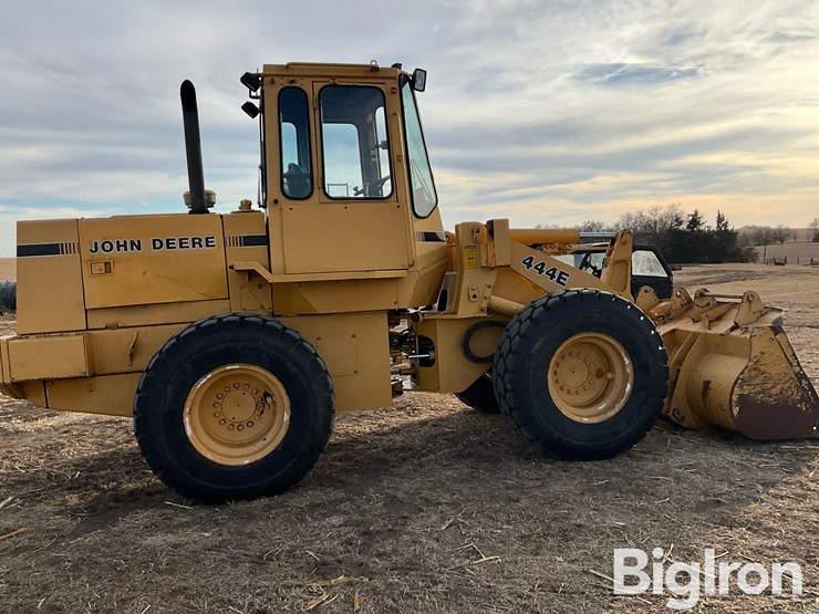 1992-deere-444e-image-4