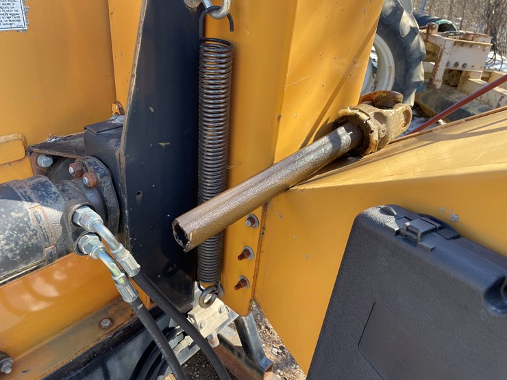 #6052-•-2000-woods-8100-chipper-image-14