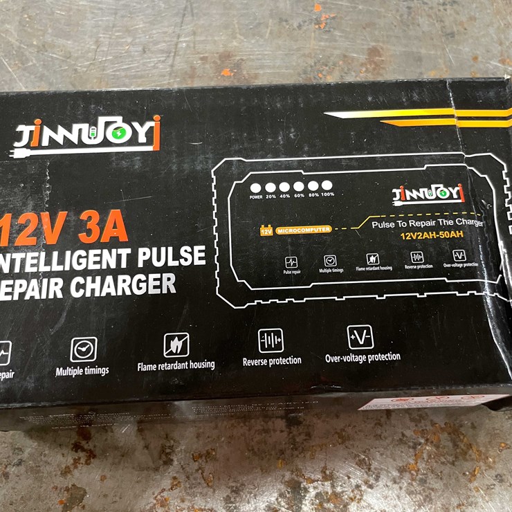 #2333 • New Car Battery Charger 12V 3A (CW)