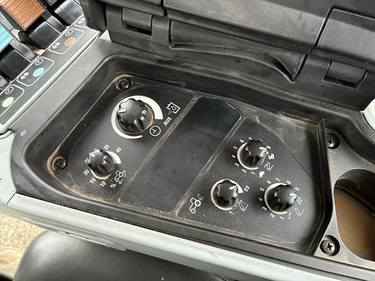 2013-new-holland-t9.505-image-78