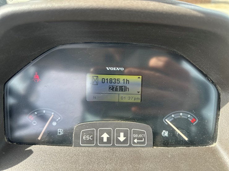 2012-volvo-bl70b-image-105