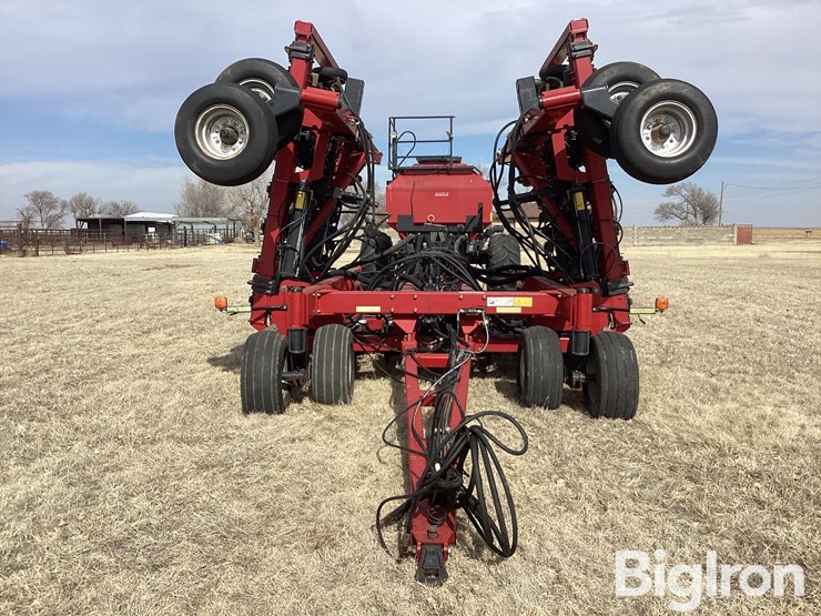 case-ih-sdx2230-air-seeder-w/adx2230-air-cart-image-2