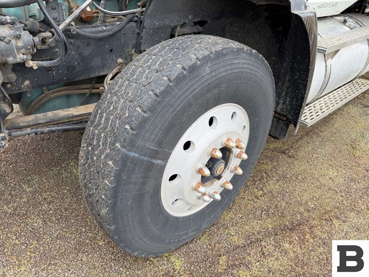 2001-international-9200-image-26