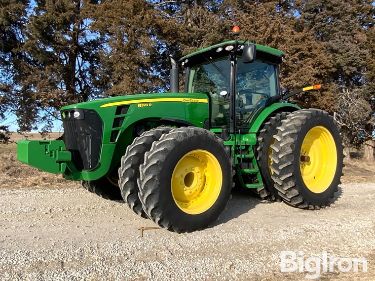 2010-john-deere-8320r-image-1
