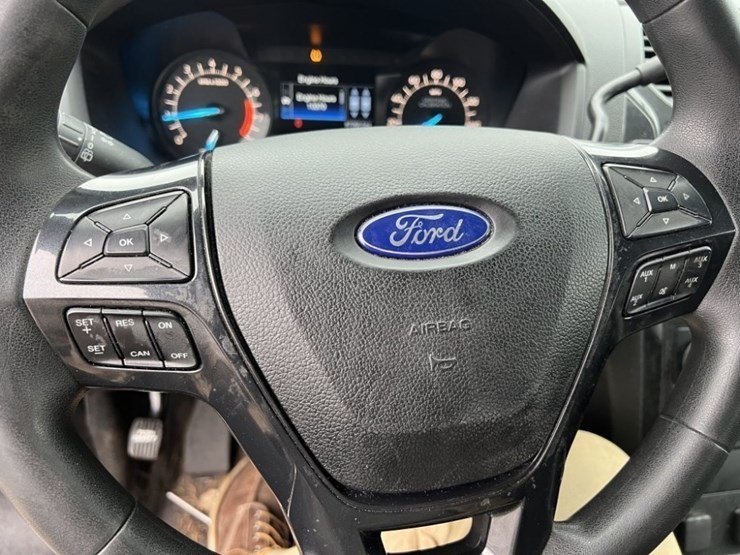 2018-ford-explorer-image-28