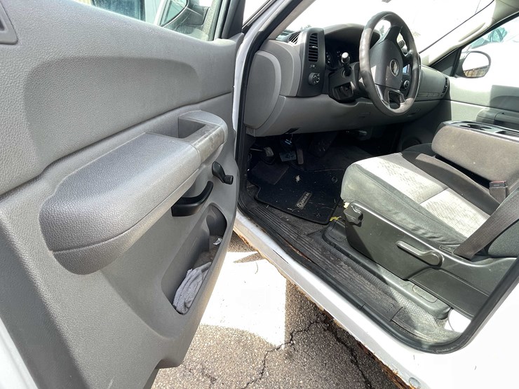 #1429-•-2008-white-chevy-silverado-(has-wi-title)-(of)-image-47