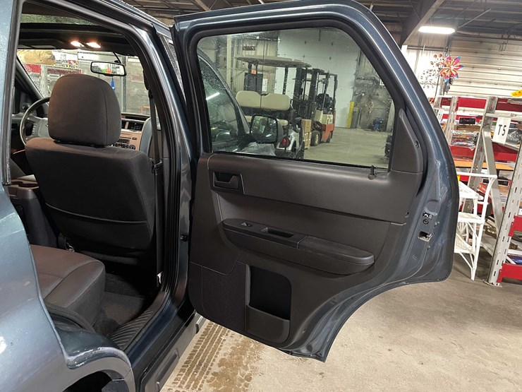 2011-ford-escape-image-26
