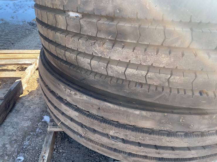 #6002-•-(2)-11r22.5-tires-image-4