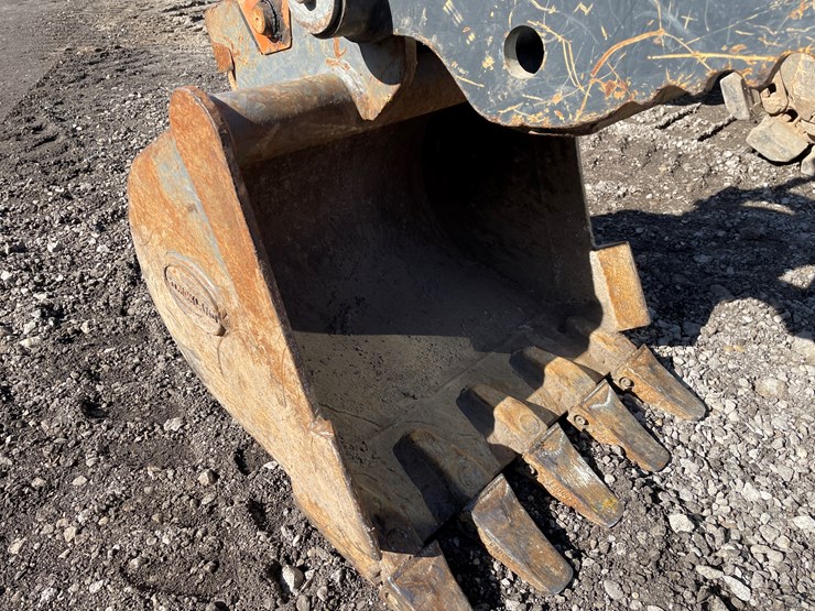 hitachi-zx30u-image-12