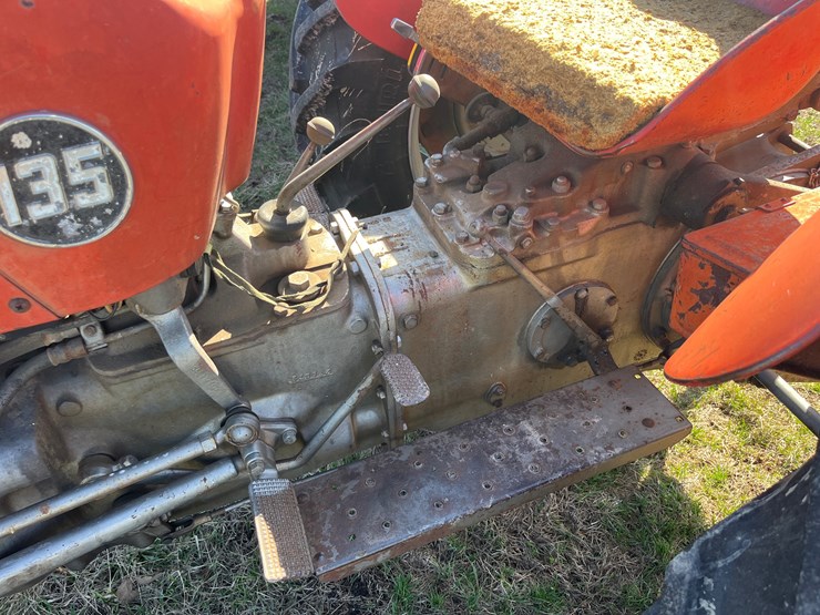 massey-ferguson-135-image-6