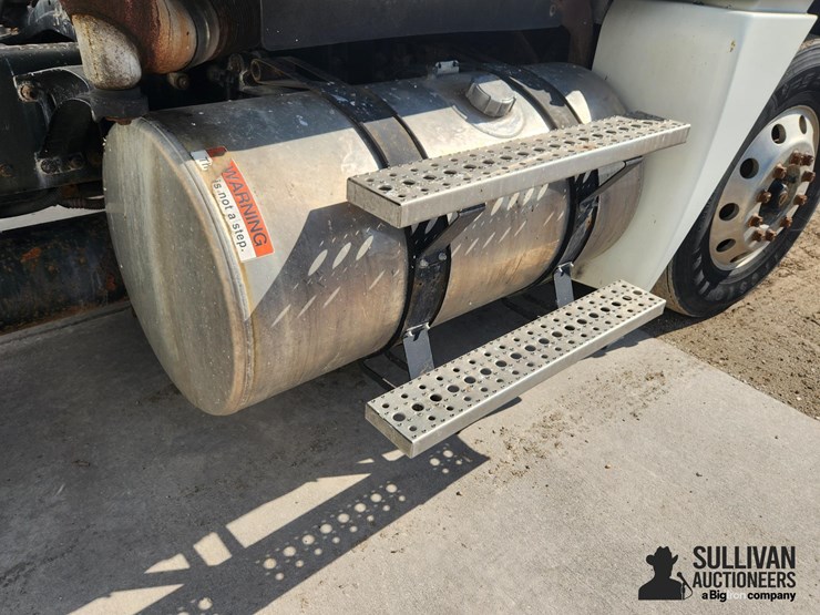 2003-freightliner-columbia-120-image-16