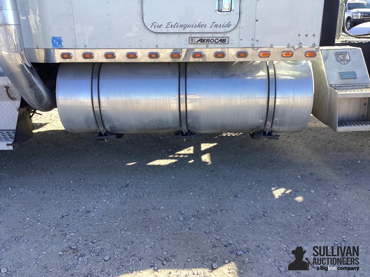 2005-kenworth-w900l-image-13