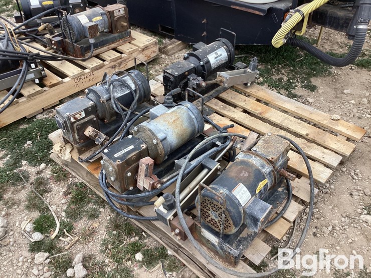 cds-john-blue-0162-chemigation-pumps-image-1