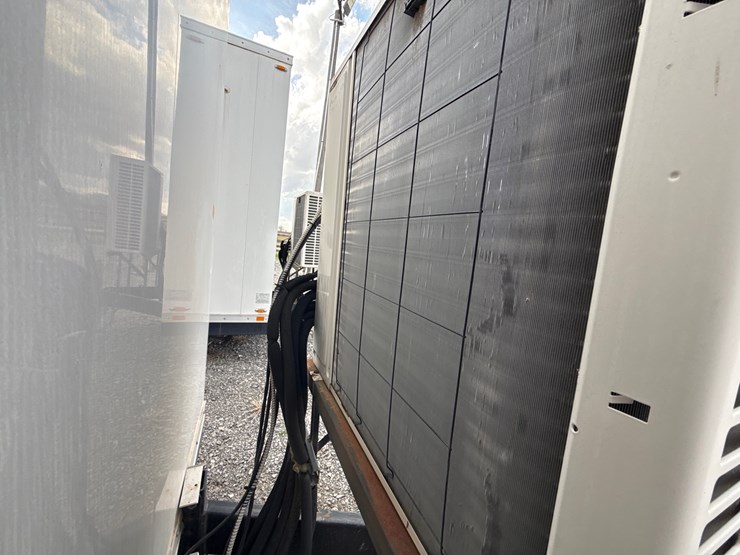 #38234-•-2012-comforts-of-home-22'-t/a-(3)-stall-mobile-shower-&-bathroom-4c9tn2225cm081303-inv#-38234-image-19