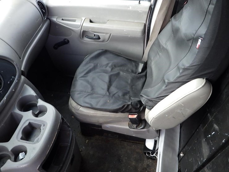 2002-ford-cargo-image-33