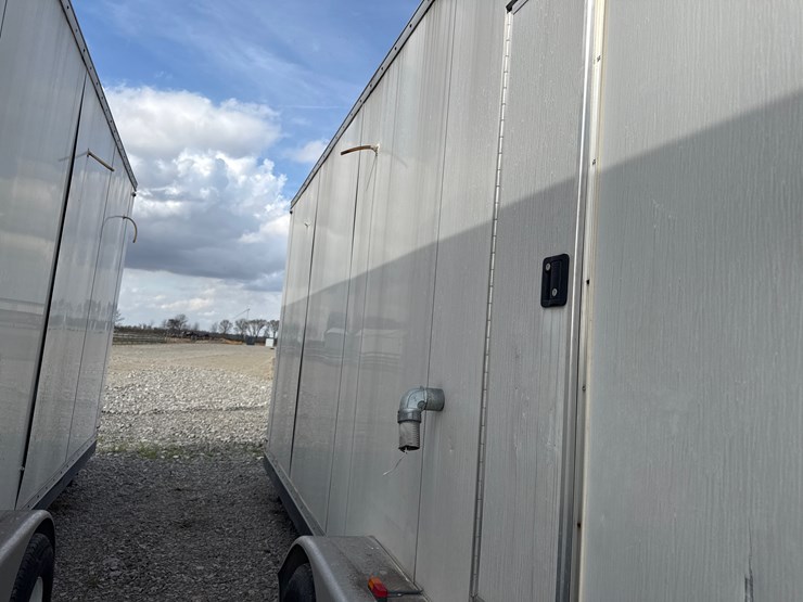 #38234-•-2012-comforts-of-home-22'-t/a-(3)-stall-mobile-shower-&-bathroom-4c9tn2225cm081303-inv#-38234-image-8