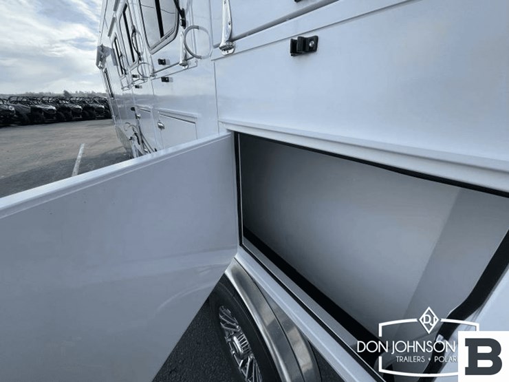 2024-trails-west-classic-lq-4-h-horse-trailer-image-11