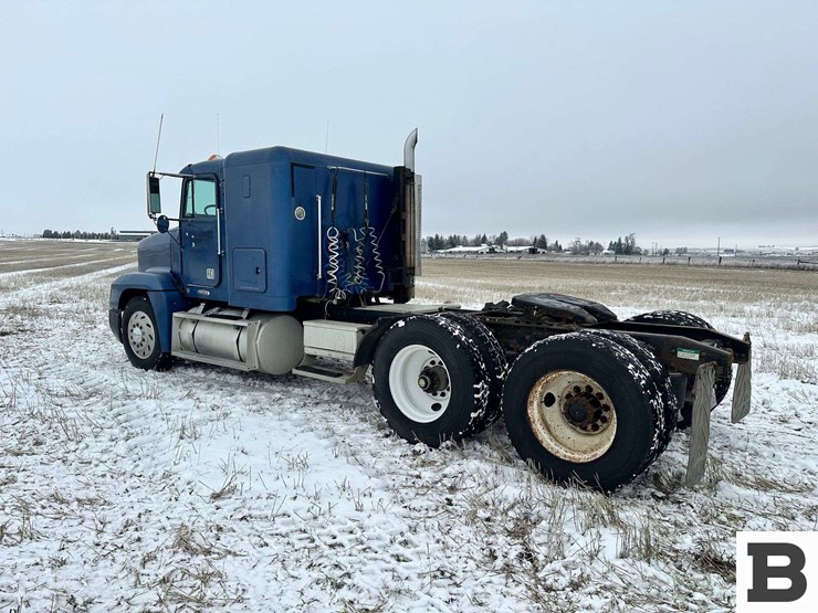 1999-freightliner-fld120-image-3
