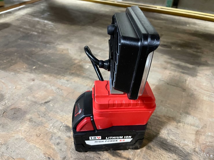 #2305-•-milwaukee-compatible-18-volt-led-worklight-with-8.0ah-battery-(pr11)-image-4
