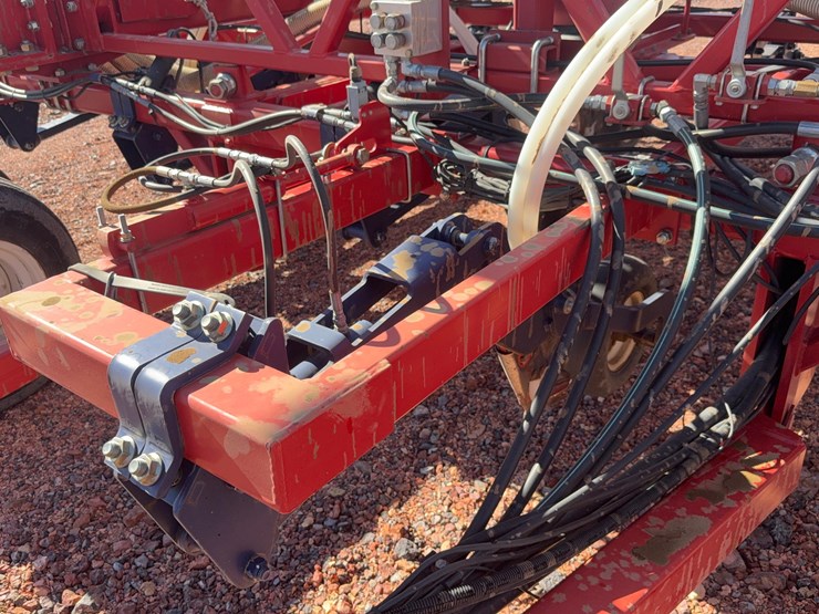 morris-contour-air-seeder-with-morris-8300-air-cart-image-20