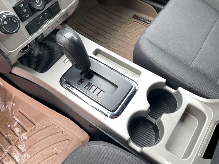 2011-ford-escape-image-48