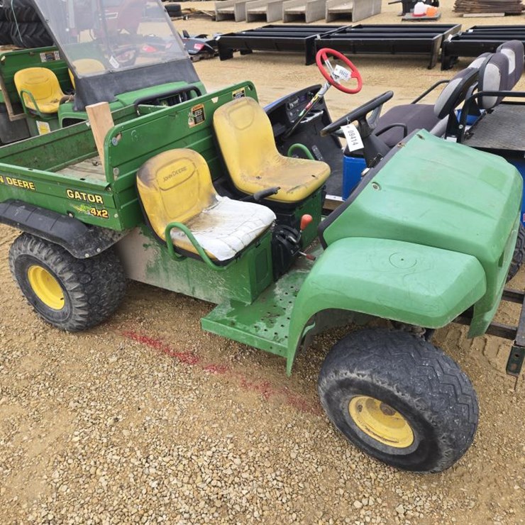 JOHN DEERE GATOR