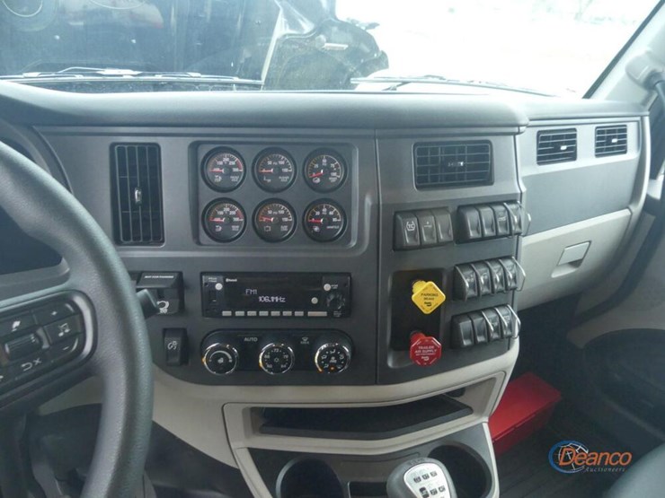 2025-peterbilt-567-image-21