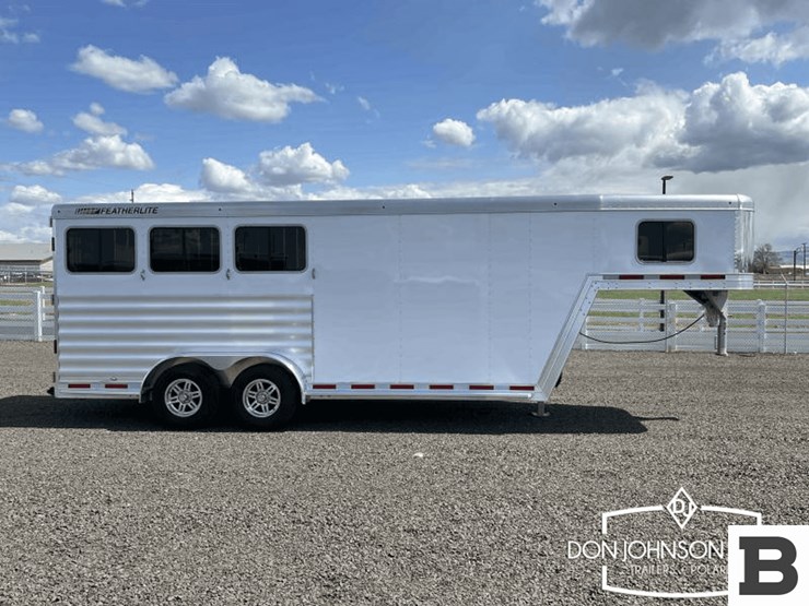 2023-featherlite-7541-304a-3-h-gooseneck-horse-trailer-image-4