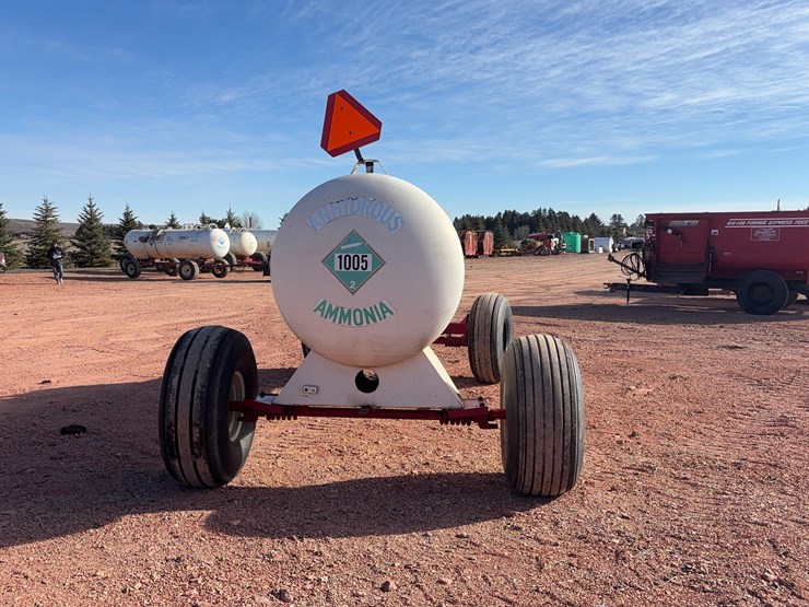anhydrous-tank-with-trailer-image-7